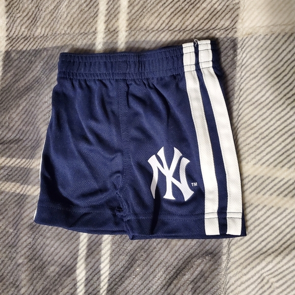 Yankees Set size 0/3 months - Picture 6 of 6